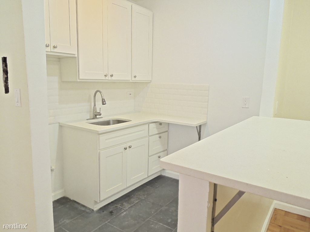 Primary Photo - 200 E 17th St