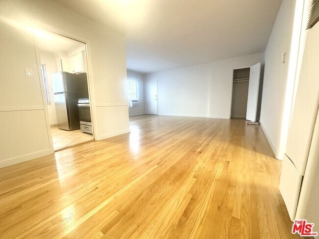 Foto del edificio - 8360 Blackburn Ave