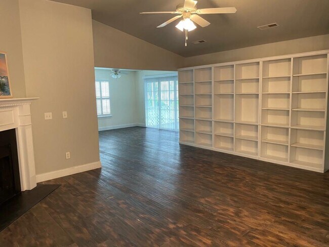 Foto del edificio - 4999 Glen Cove Dr SE