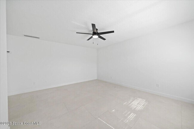 Building Photo - 154 Crescent Beach Dr