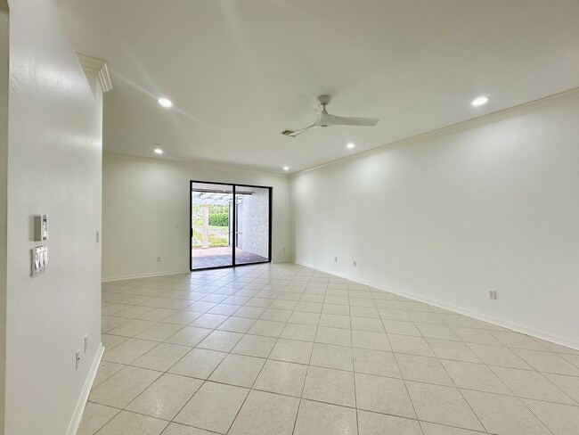 Building Photo - 15031 Summit Pl Cir