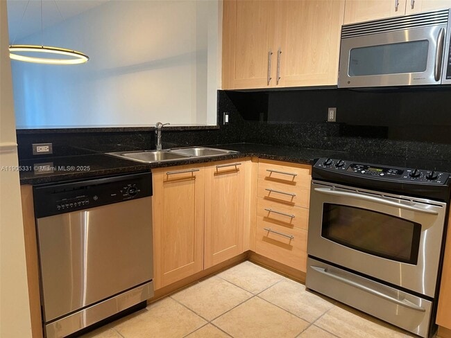 Building Photo - 511 SE 5 Ave