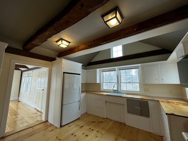 Building Photo - 410 Cider Hill Rd