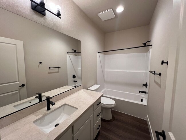 Building Photo - *NEW! 2/2.5 Townhome in Gardnerville*