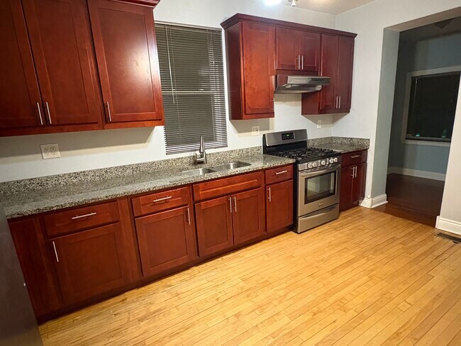 Foto del edificio - 4622 S Troy St