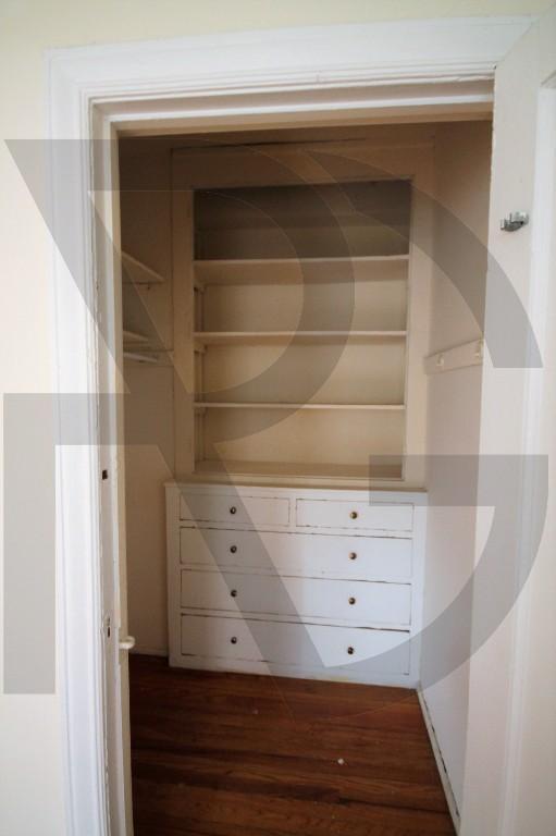 Foto del edificio - Heat included in this East Lakeview studio