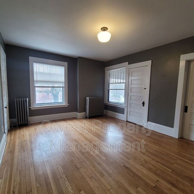 Building Photo - 422 Lafayette Ave SE
