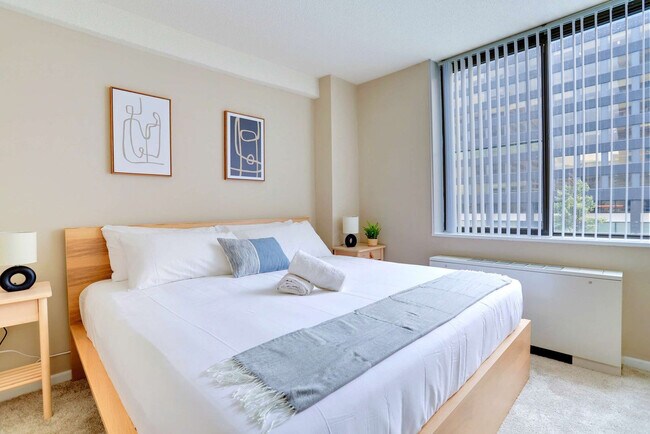 Building Photo - 1201 S Bell St