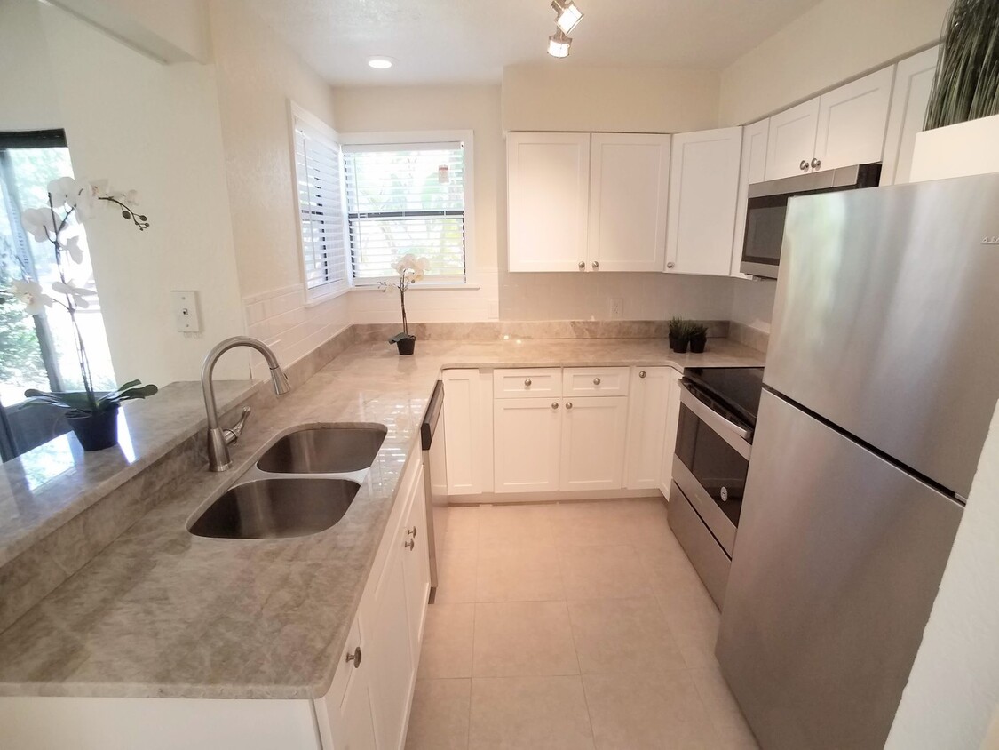 Primary Photo - Beautiful Remodeled 2/2 Winter Park Condo ...