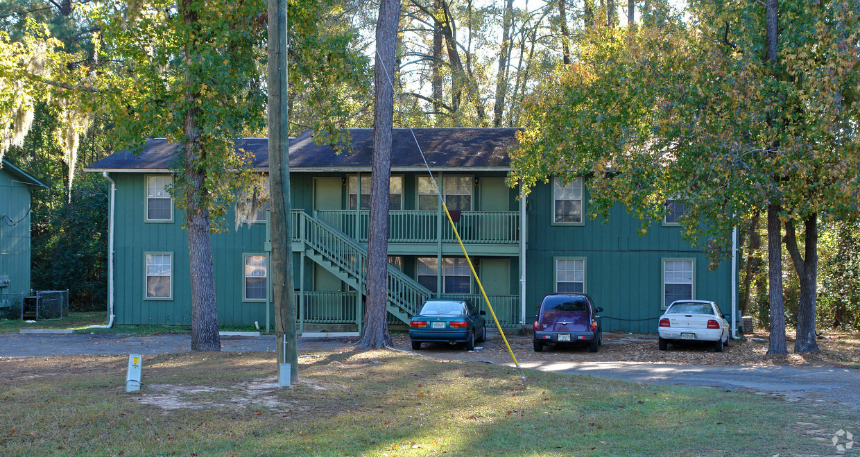 Foto del edificio - Whispering Pines Apartments