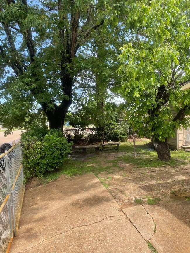 Building Photo - Corner lot - Shreveport