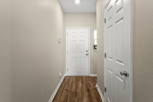 Building Photo - 3 Bedroom / 2.5 Bathroom Townhouse in the Meadows at Oakleaf