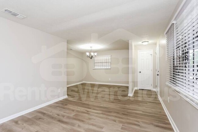 Building Photo - Adorable Northside home