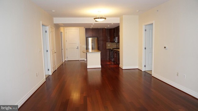 Foto del edificio - 8220 Crestwood Heights Dr