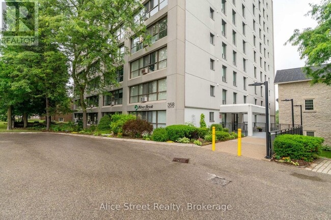 Building Photo - 358 Waterloo Ave