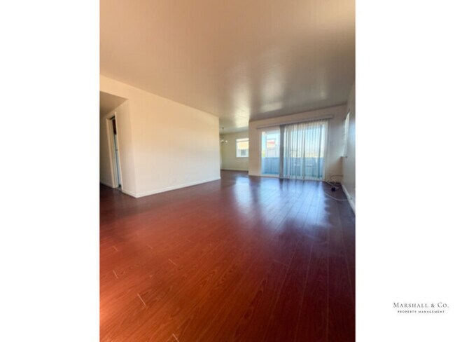 Foto del edificio - 3 BEDROOM, 2 BATH WITH NEW FEATURES, DECK, WASHER DRYER HOOK-UP