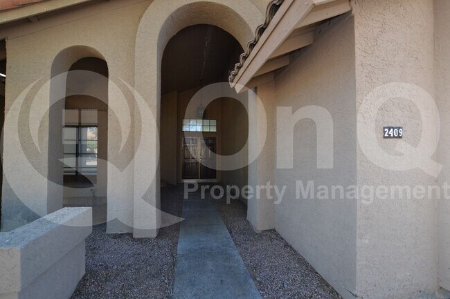 Building Photo - 2409 W Marlboro Dr