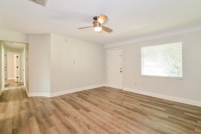 Building Photo - 6630 Westmont Dr