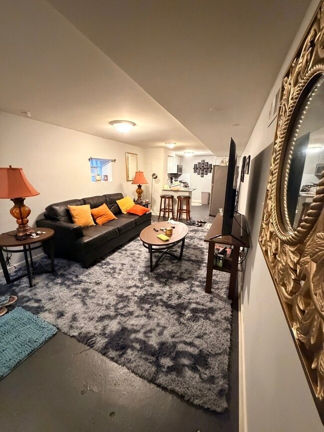 Building Photo - 1822 N Luna Ave