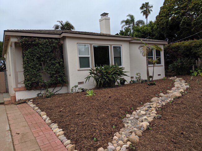 Front yard before landscaping - 2007 Venice St