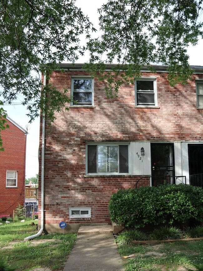 Foto del edificio - 4921 South Dakota Ave NE