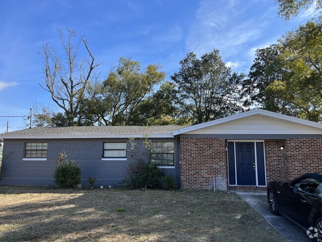 Building Photo - 4305 Bessie Cir W