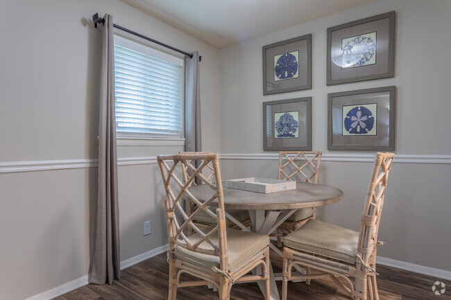 Dining Room - Palmetto Square