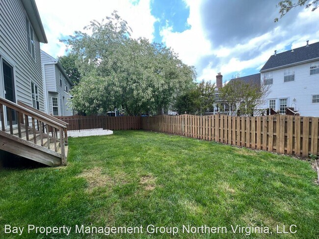 Building Photo - 4 br, 3.5 bath House - 604 Nathan Pl. NE