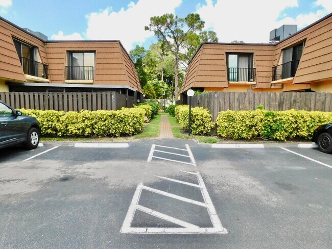 Building Photo - 4155 Turnberry Cir