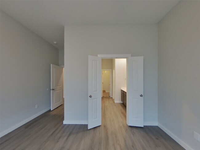 Foto del edificio - 2415 Cohorn Trl