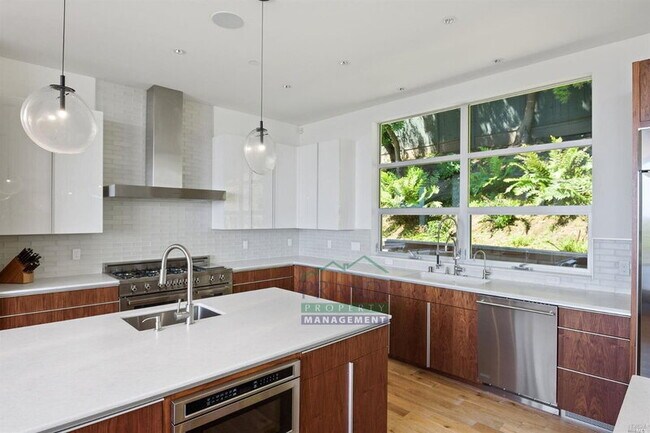 Foto del edificio - 19 Toyon Ln