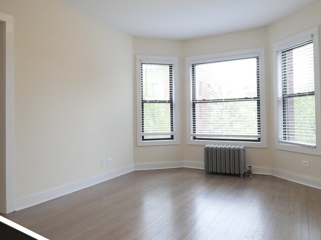 Foto del edificio - 2645 N Spaulding Ave