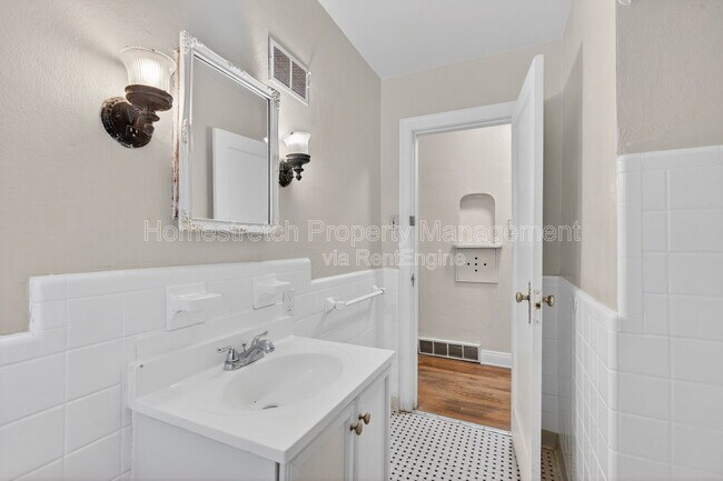 Foto del edificio - 8817 Shady Grove Ave