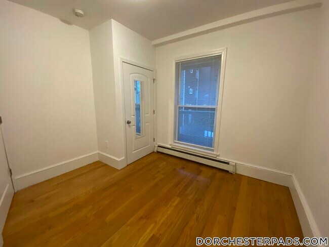 Building Photo - 16 Bird St
