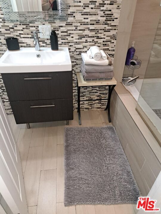 Foto del edificio - 137 Rexford Dr