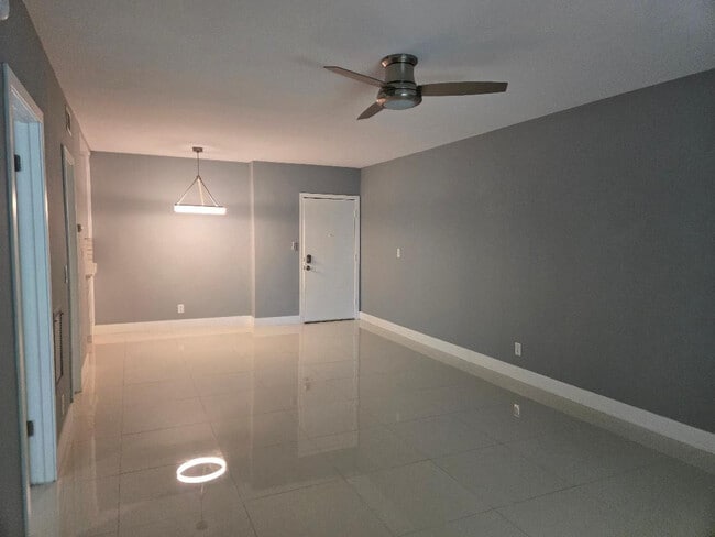 Building Photo - 639 W Oakland Park Blvd