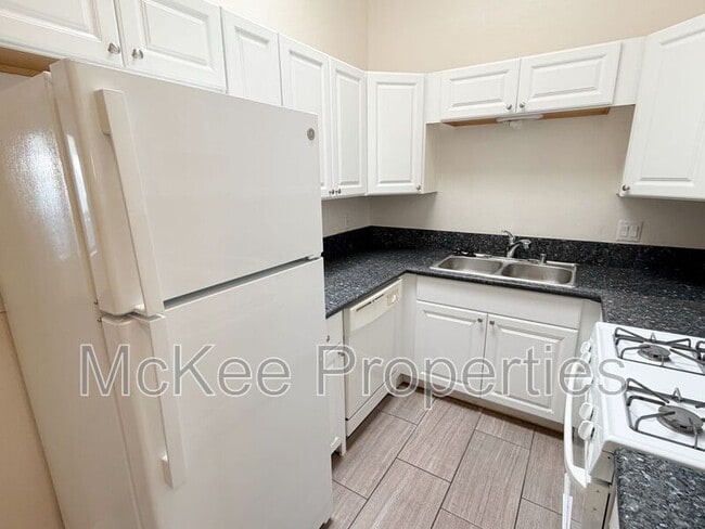 Building Photo - 3028 Juniper St