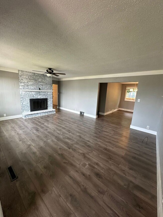 Foto del edificio - 3408 Maine St