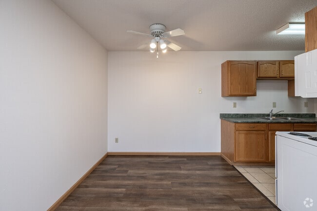 1BR, 1BA - 610SF - Dining Area - Dakota View Estates