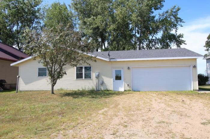 Foto principal - 3 bedroom in Spirit Lake IA 51360