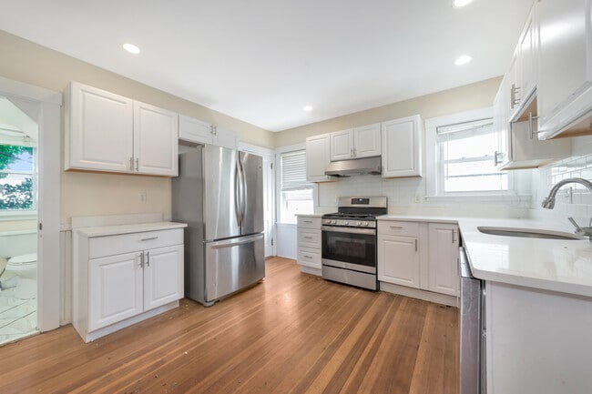 Building Photo - 31 Champney St