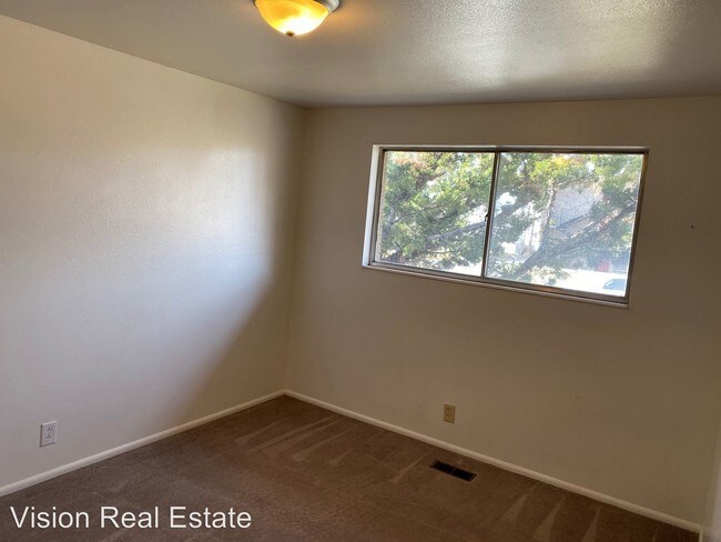 Building Photo - 1473 605 E