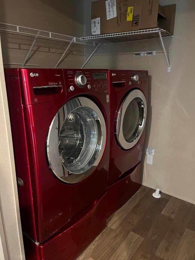 Foto del edificio - 4374 Loys Dr