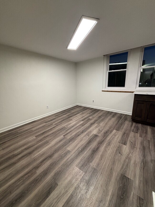 Building Photo - 120 S 38th Ave