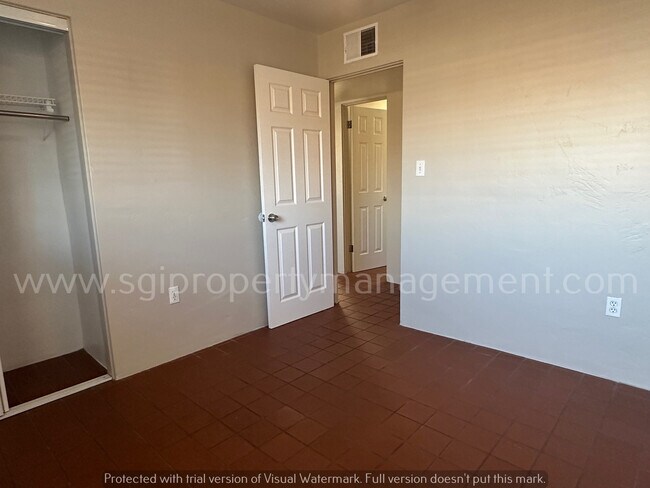 Foto del edificio - 1149 W Romo Jones St