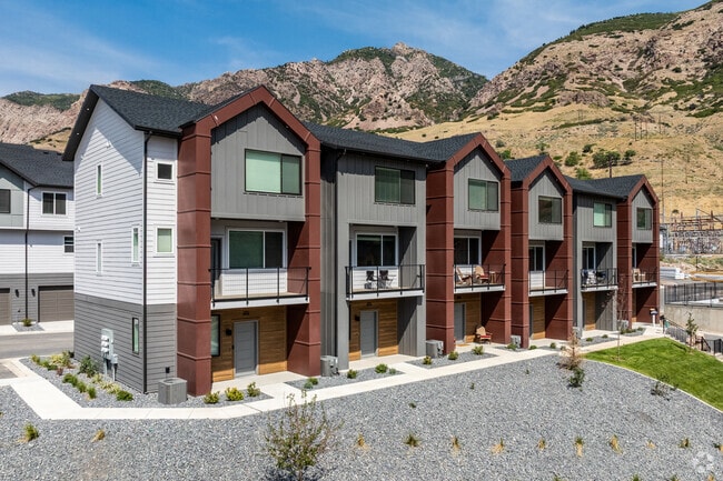 Primario - Enduro Townhomes