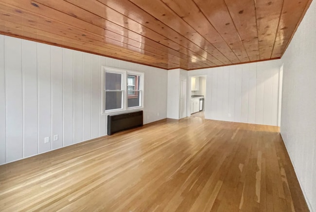 Building Photo - 6441 Crest Dr