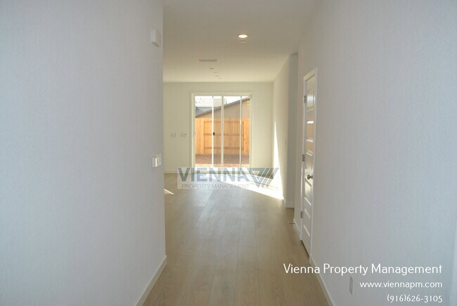 Foto del edificio - 4451 Duckhawk Cir
