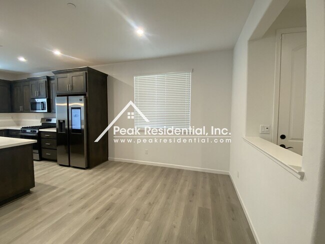 Foto del edificio - Updated 4bd/3ba Folsom Home with 2 Car Garage