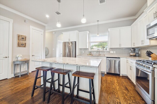 Foto del edificio - 829 Wakefield Dr